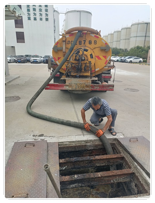 东湖隔油池清掏