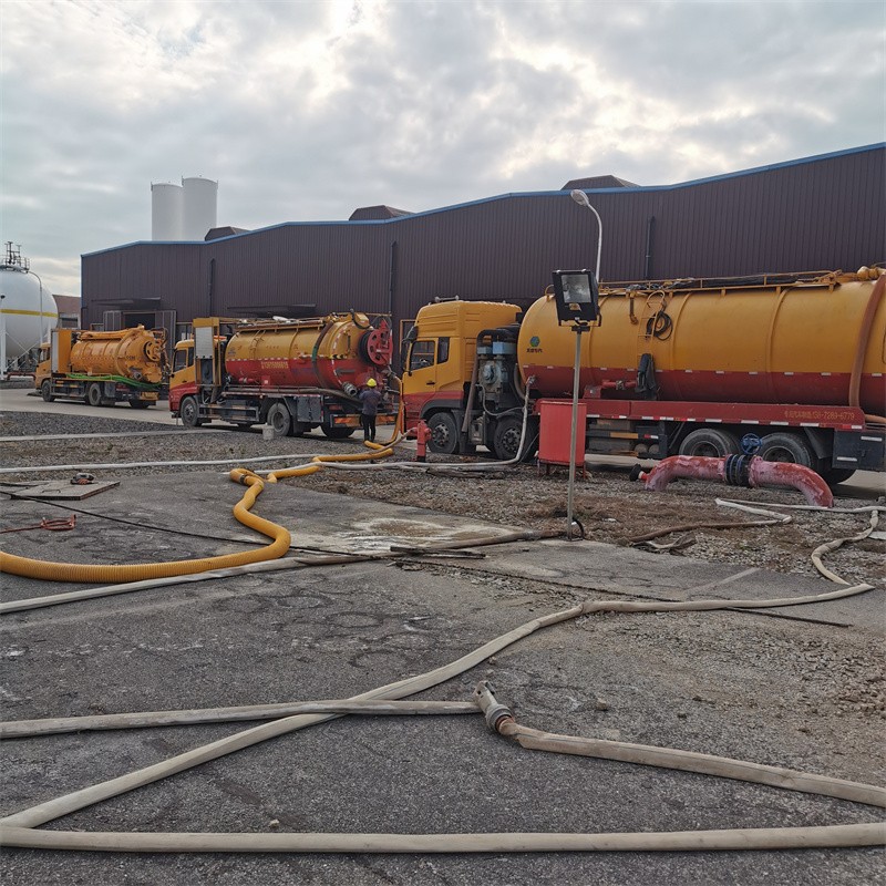 东湖污水池清理