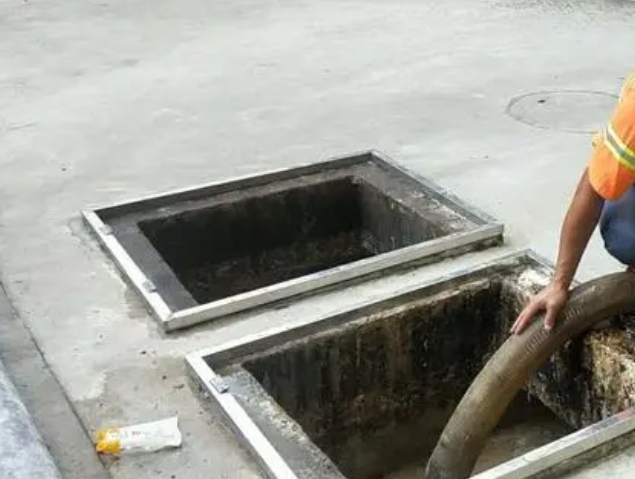 东湖化粪池清理